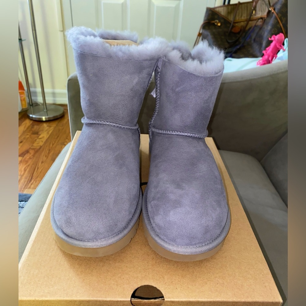 Lilac/lavender Ugg’s 💜